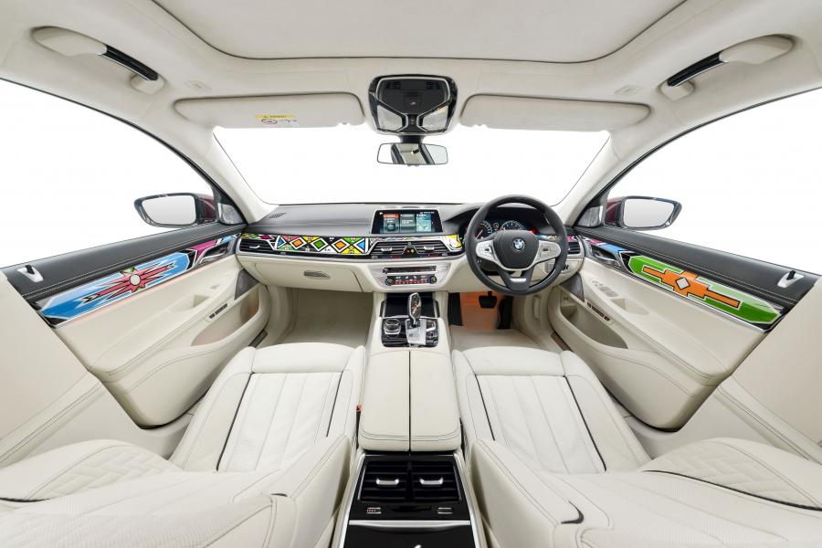 Торпедо BMW 750Li by Esther Mahlangu (G12) 2017 года  (фото 11 из 14)